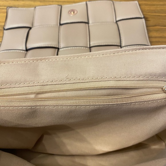 Bottega Veneta INSPIRED Padded Cassette purse. Brand unknown - Picture 8 of 10